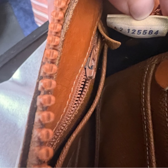 Dooney & Bourke Black and Tan Leather Crossbody Shoulder Bag, great condition - Picture 5 of 17